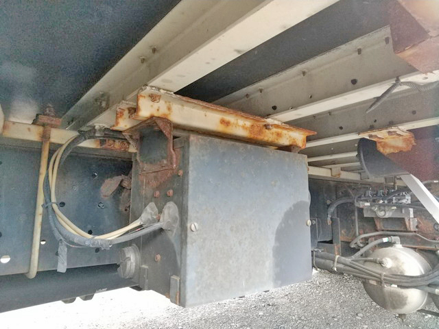 UDトラックスクオンアルミウイング大型（10t）[写真19]