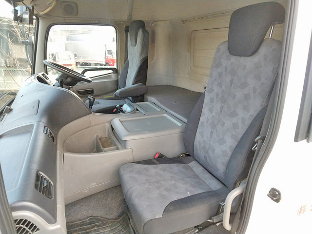 UDトラックスクオンアルミウイング大型（10t）[写真27]