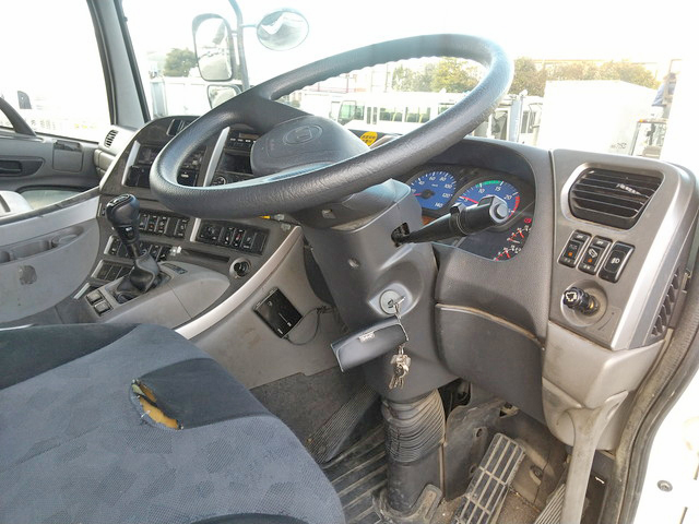 UDトラックスクオンアルミウイング大型（10t）[写真32]