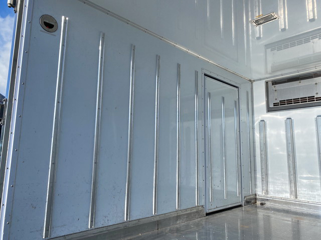 三菱ふそうキャンター冷凍車（冷蔵車）小型（2t・3t）[写真13]