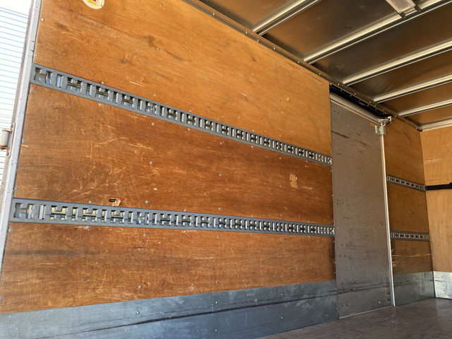 いすゞエルフアルミバン小型（2t・3t）[写真13]