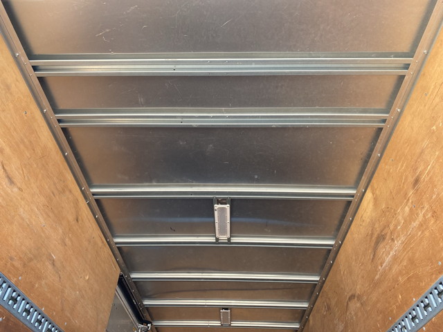 いすゞエルフアルミバン小型（2t・3t）[写真15]