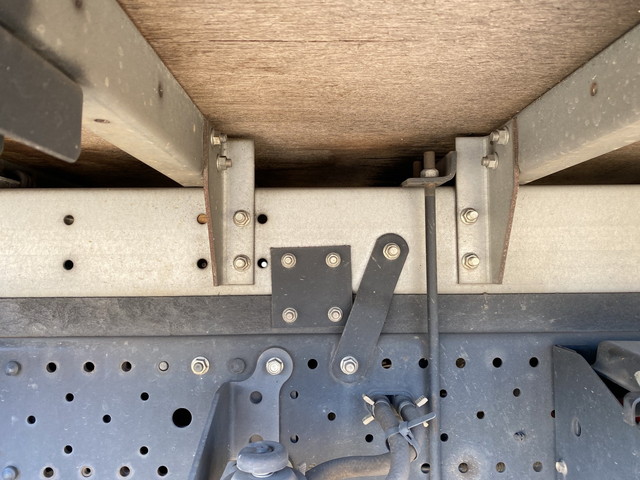 いすゞエルフアルミバン小型（2t・3t）[写真21]