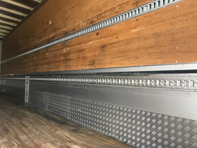 UDトラックスクオンアルミウイング大型（10t）[写真12]