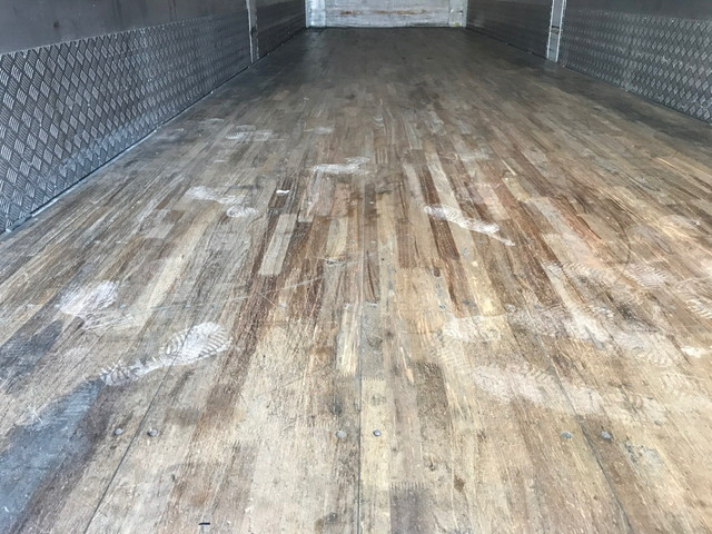 UDトラックスクオンアルミウイング大型（10t）[写真14]