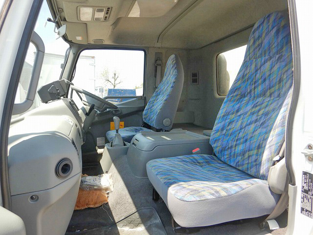 三菱ふそうファイター幌車中型（4t）[写真13]