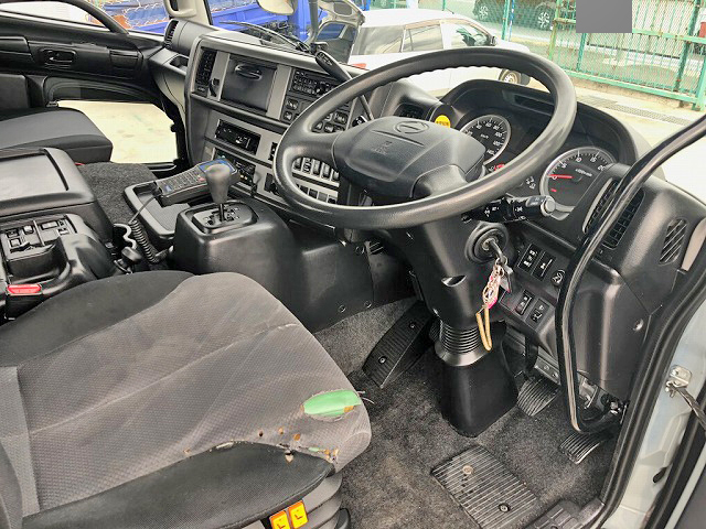 日野プロフィアトレーラーヘッド（トラクターヘッド）大型（10t）[写真14]