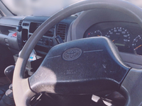 トヨタトヨエース平ボディ小型（2t・3t）[写真24]