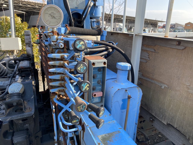 三菱ふそうファイタークレーン3段中型（4t）[写真12]