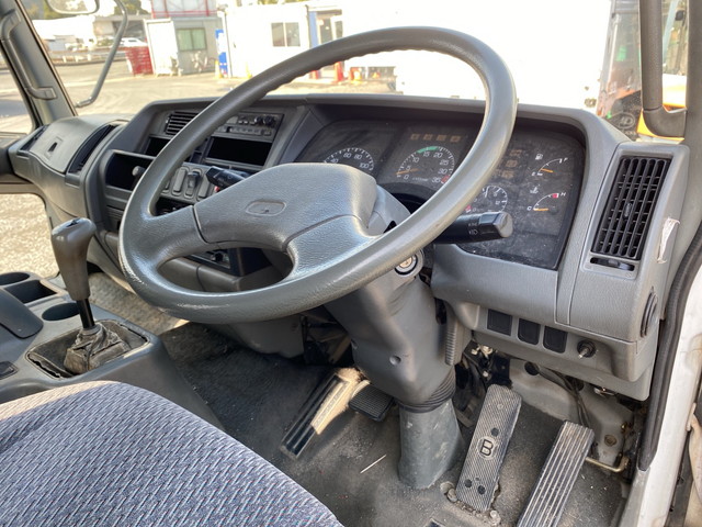 三菱ふそうファイタークレーン3段中型（4t）[写真32]