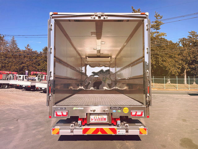 いすゞフォワード冷蔵冷凍ウイング増トン（6t・8t）[写真10]