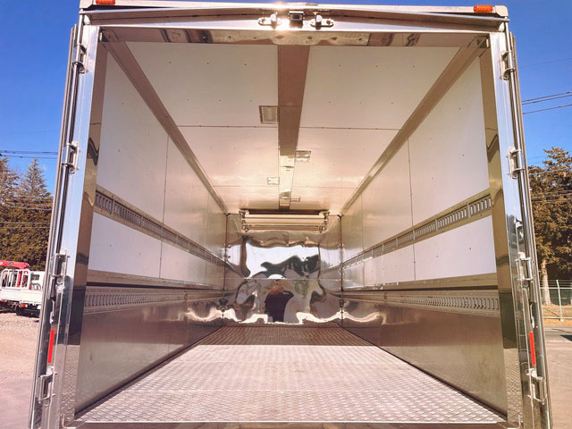 いすゞフォワード冷蔵冷凍ウイング増トン（6t・8t）[写真11]