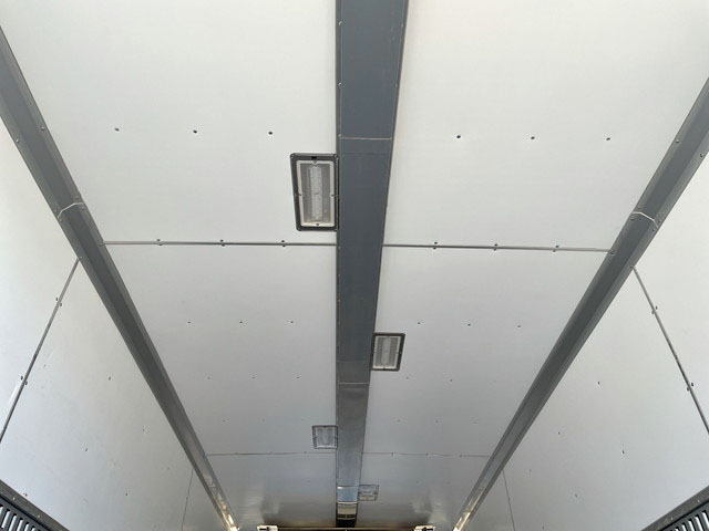 いすゞフォワード冷蔵冷凍ウイング増トン（6t・8t）[写真14]