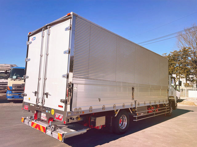 いすゞフォワード冷蔵冷凍ウイング増トン（6t・8t）[写真02]