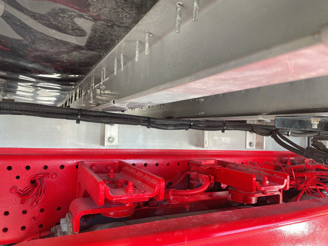 いすゞフォワード冷蔵冷凍ウイング増トン（6t・8t）[写真22]