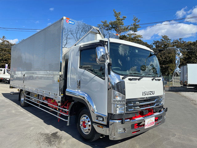 いすゞフォワード冷蔵冷凍ウイング増トン（6t・8t）[写真03]
