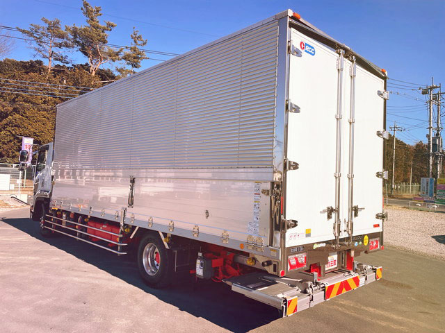 いすゞフォワード冷蔵冷凍ウイング増トン（6t・8t）[写真04]