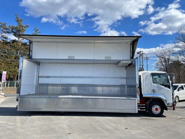 いすゞフォワード冷蔵冷凍ウイング増トン（6t・8t）[写真06]