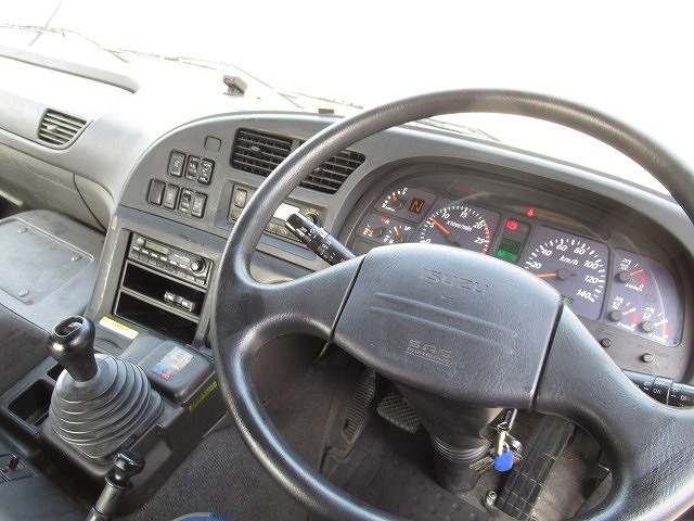 いすゞギガトレーラーヘッド（トラクターヘッド）大型（10t）[写真13]