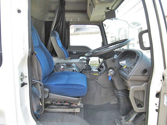 いすゞギガトレーラーヘッド（トラクターヘッド）大型（10t）[写真08]