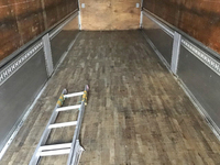 いすゞギガアルミウイング大型（10t）[写真11]