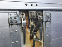 いすゞギガアルミウイング大型（10t）[写真12]