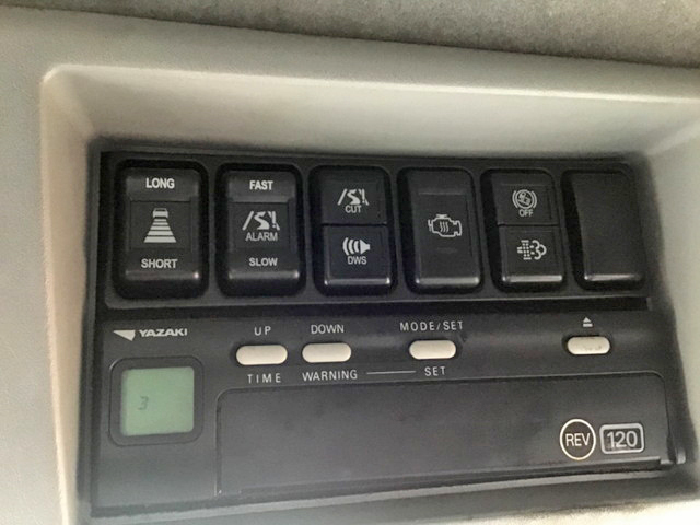 いすゞギガアルミウイング大型（10t）[写真30]