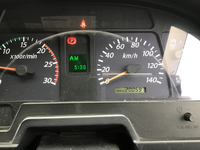 いすゞギガアルミウイング大型（10t）[写真34]