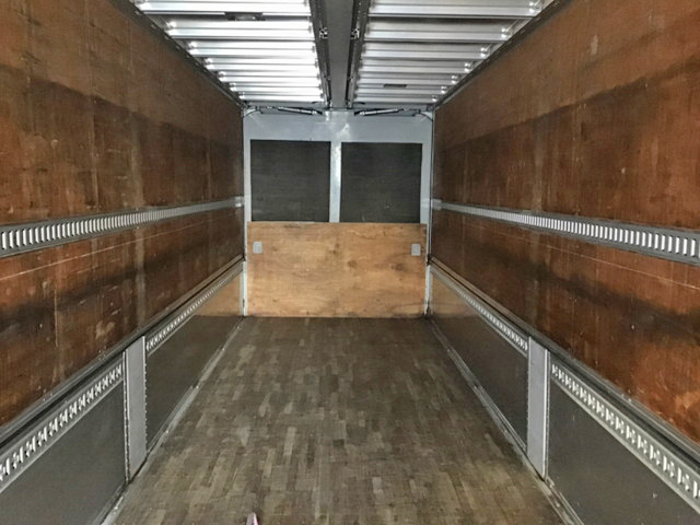 いすゞギガアルミウイング大型（10t）[写真08]