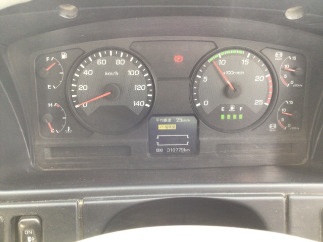 三菱ふそうスーパーグレートダンプ大型（10t）[写真28]