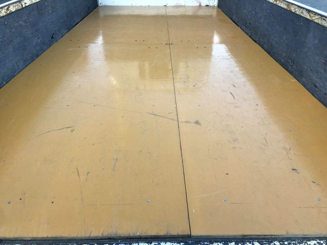 トヨタトヨエース平ボディ小型（2t・3t）[写真13]