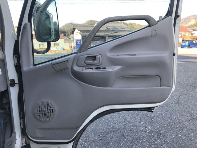 トヨタトヨエース平ボディ小型（2t・3t）[写真31]