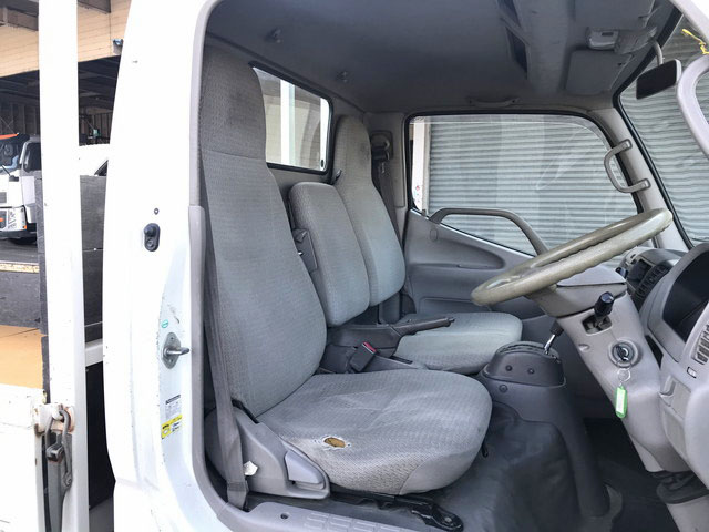 トヨタトヨエース平ボディ小型（2t・3t）[写真32]
