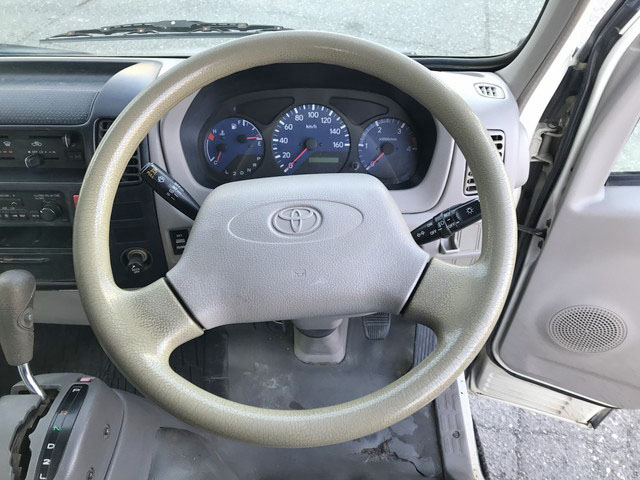 トヨタトヨエース平ボディ小型（2t・3t）[写真37]