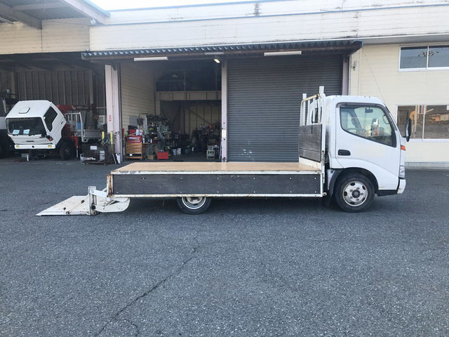 トヨタトヨエース平ボディ小型（2t・3t）[写真08]