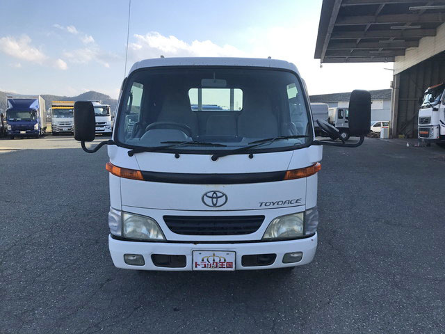 トヨタトヨエース平ボディ小型（2t・3t）[写真09]
