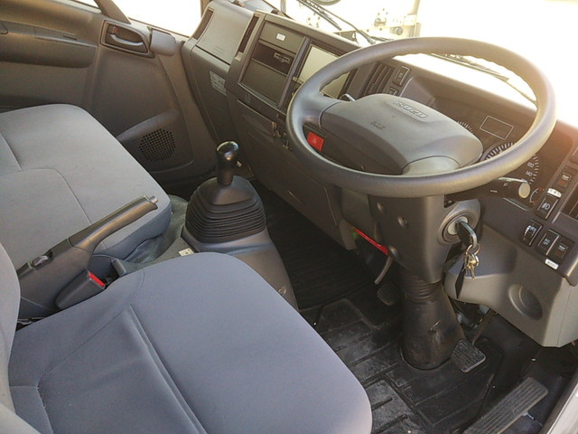 いすゞエルフアルミバン小型（2t・3t）[写真32]