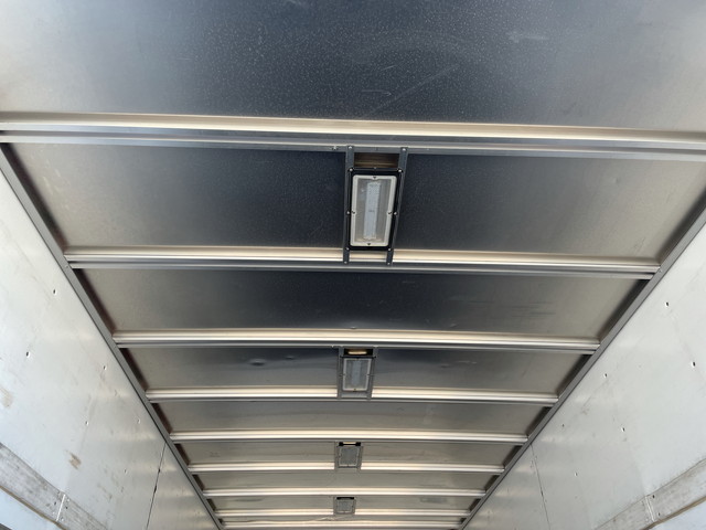 いすゞフォワードアルミバン中型（4t）[写真12]