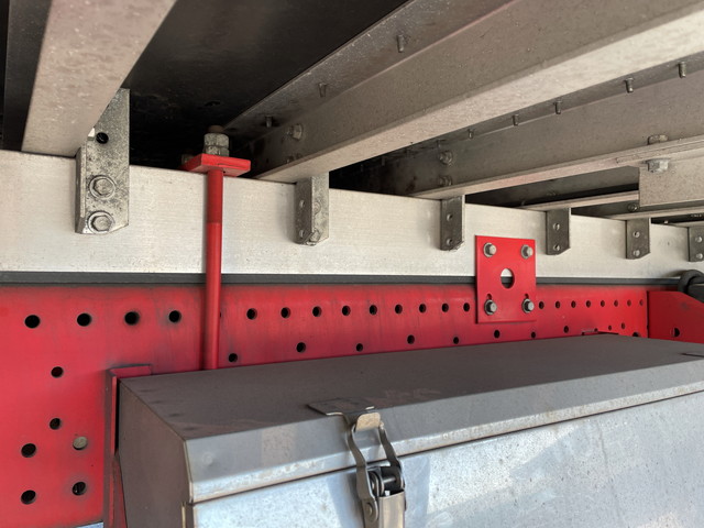 いすゞフォワードアルミバン中型（4t）[写真16]