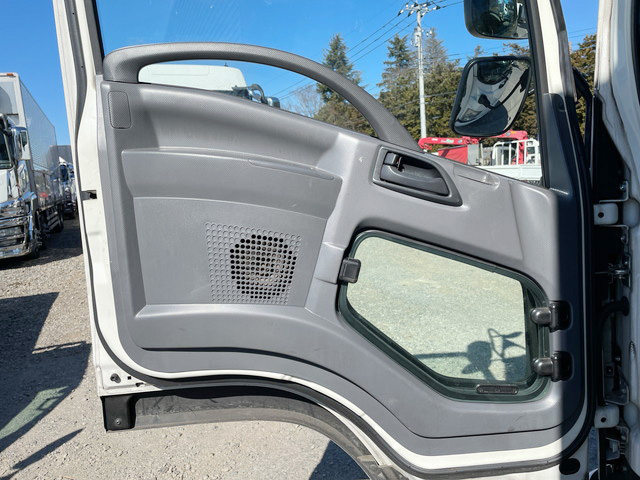 いすゞフォワードアルミバン中型（4t）[写真26]