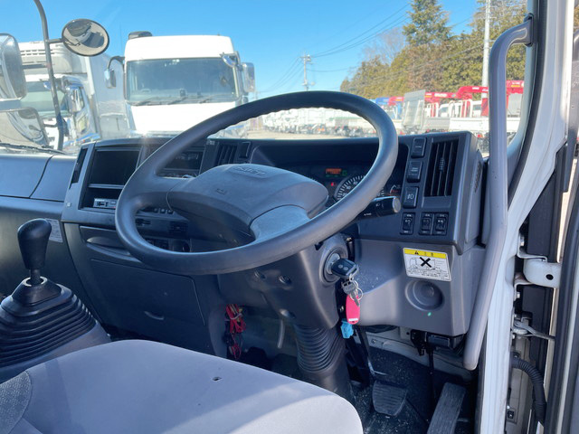 いすゞフォワードアルミバン中型（4t）[写真33]