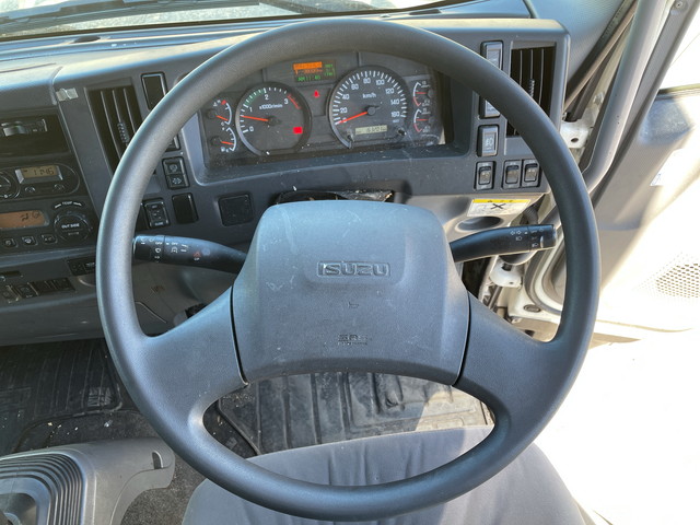 いすゞフォワードアルミバン中型（4t）[写真38]