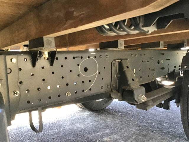 いすゞエルフ平ボディ小型（2t・3t）[写真10]