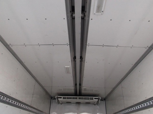 三菱ふそうファイター冷蔵冷凍ウイング中型（4t）[写真11]