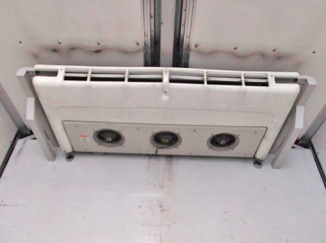 三菱ふそうファイター冷蔵冷凍ウイング中型（4t）[写真12]