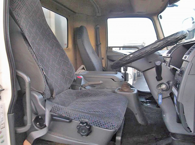 三菱ふそうファイター冷蔵冷凍ウイング中型（4t）[写真19]