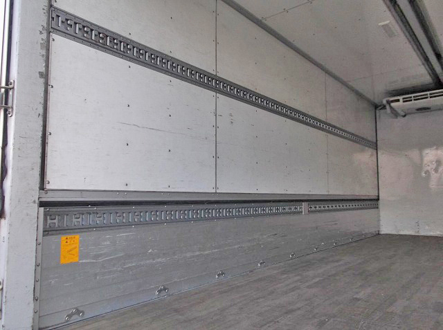 三菱ふそうファイター冷蔵冷凍ウイング中型（4t）[写真08]