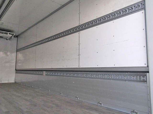 三菱ふそうファイター冷蔵冷凍ウイング中型（4t）[写真09]