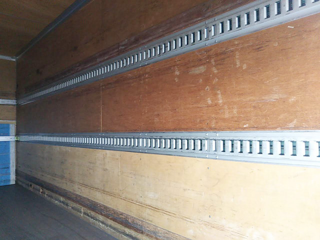 いすゞエルフアルミバン小型（2t・3t）[写真10]