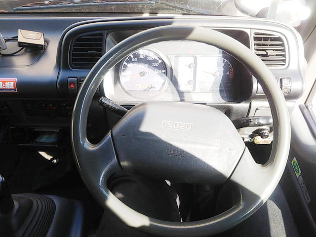 いすゞエルフアルミバン小型（2t・3t）[写真24]